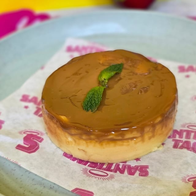 Flan con Queso y Cajeta.